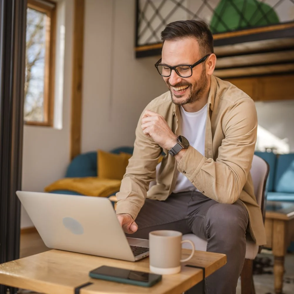 IT support professional attends online employee training